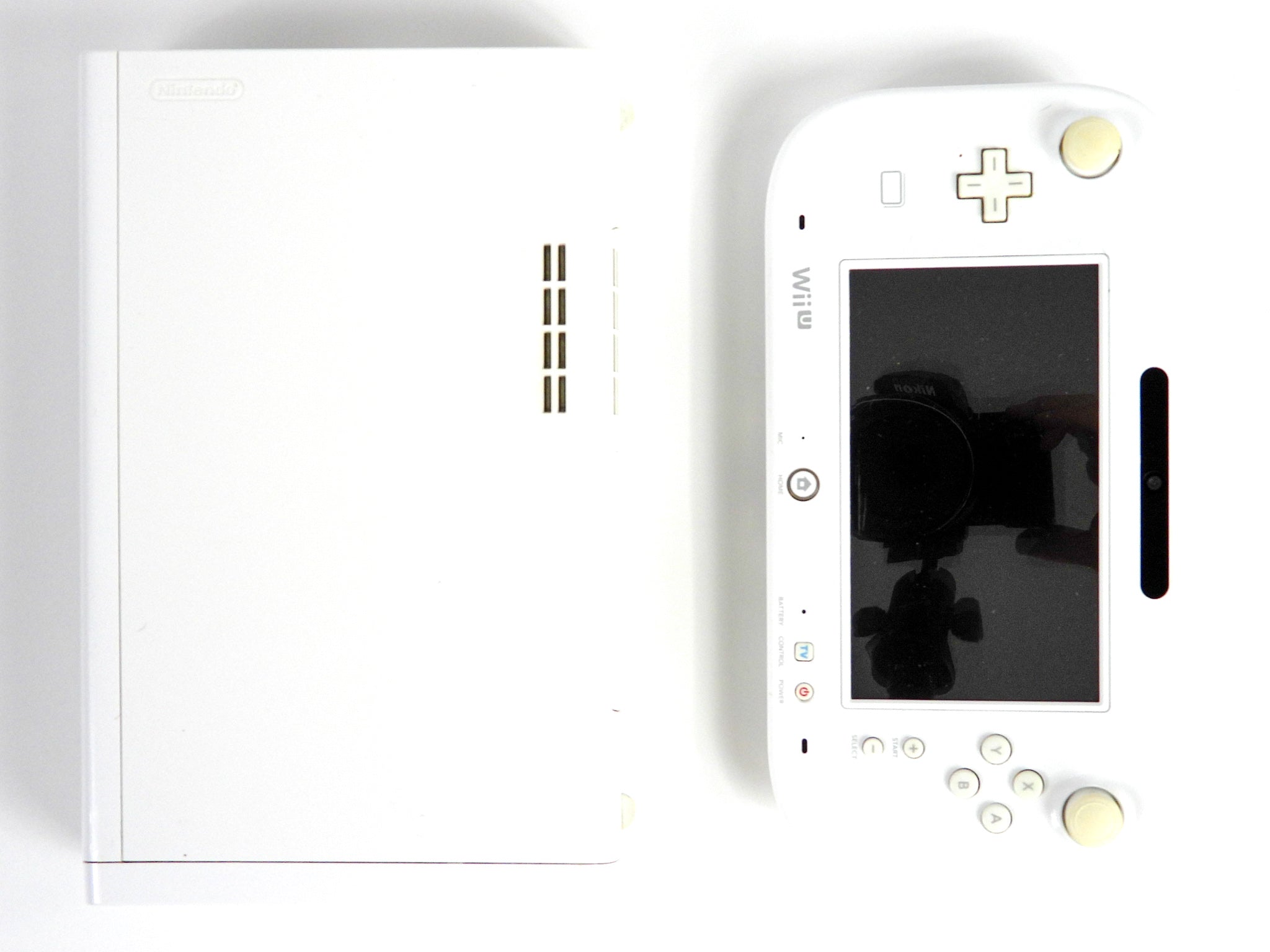 Nintendo Wii U 8GB in top White